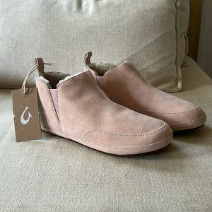 BNWT OluKai slippers Women’s size 10